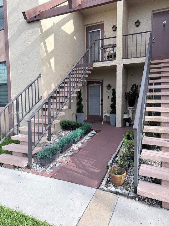 For Rent: $2,050 (2 beds, 2 baths, 1000 Square Feet)