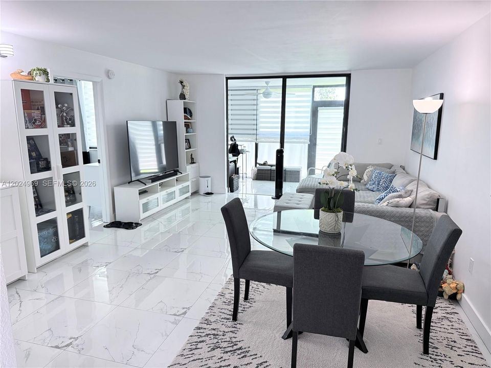 For Rent: $2,050 (2 beds, 2 baths, 1000 Square Feet)