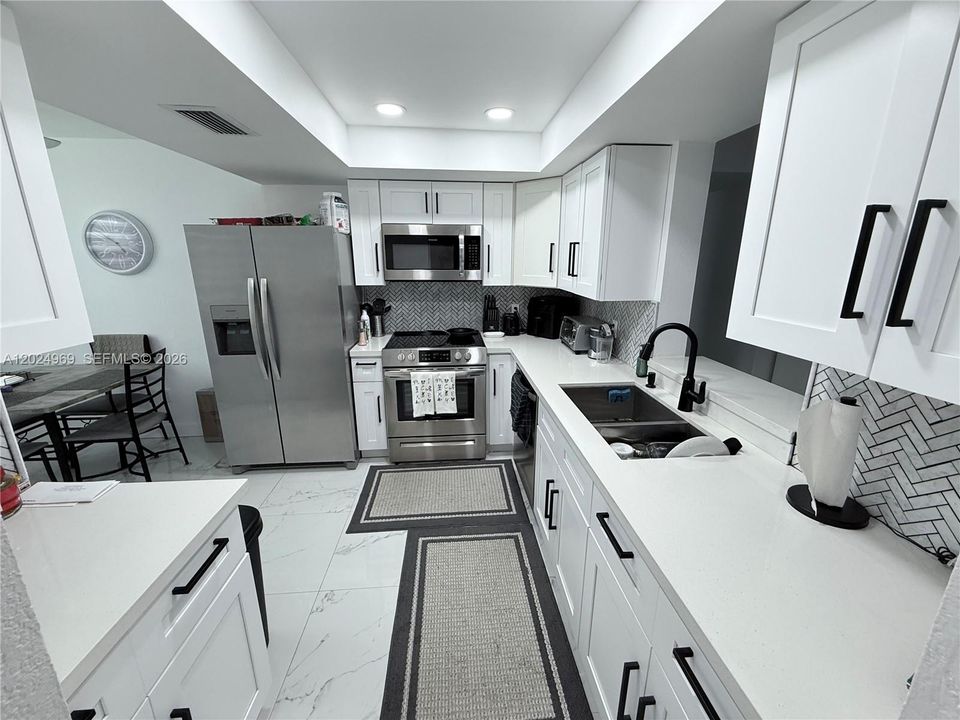 For Rent: $2,050 (2 beds, 2 baths, 1000 Square Feet)