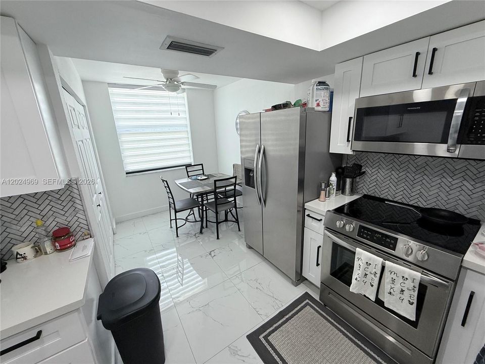 For Rent: $2,050 (2 beds, 2 baths, 1000 Square Feet)