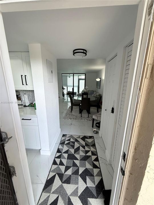 For Rent: $2,050 (2 beds, 2 baths, 1000 Square Feet)