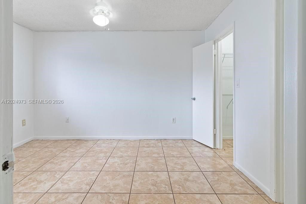 For Rent: $2,600 (3 beds, 2 baths, 994 Square Feet)