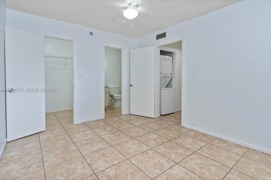 For Rent: $2,600 (3 beds, 2 baths, 994 Square Feet)