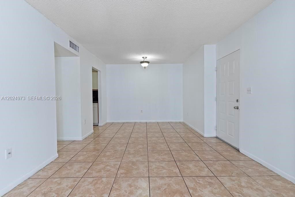 For Rent: $2,600 (3 beds, 2 baths, 994 Square Feet)