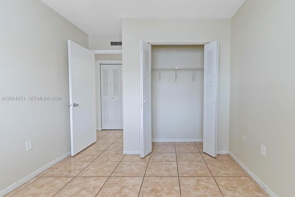 For Rent: $2,600 (3 beds, 2 baths, 994 Square Feet)