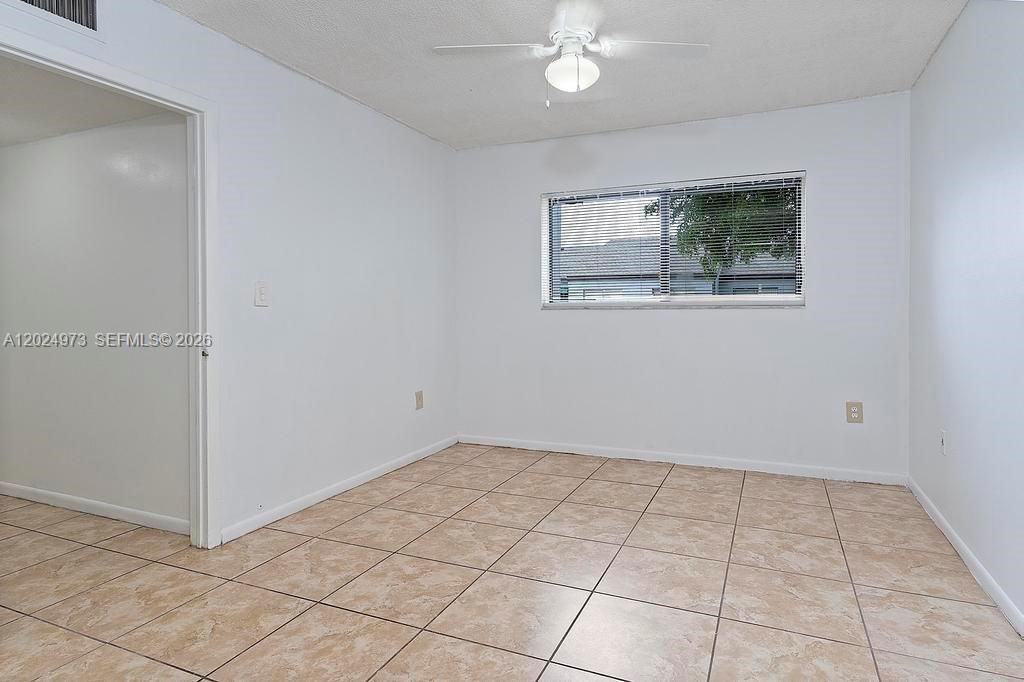 For Rent: $2,600 (3 beds, 2 baths, 994 Square Feet)