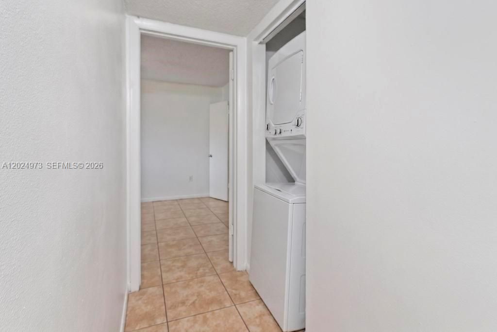 For Rent: $2,600 (3 beds, 2 baths, 994 Square Feet)