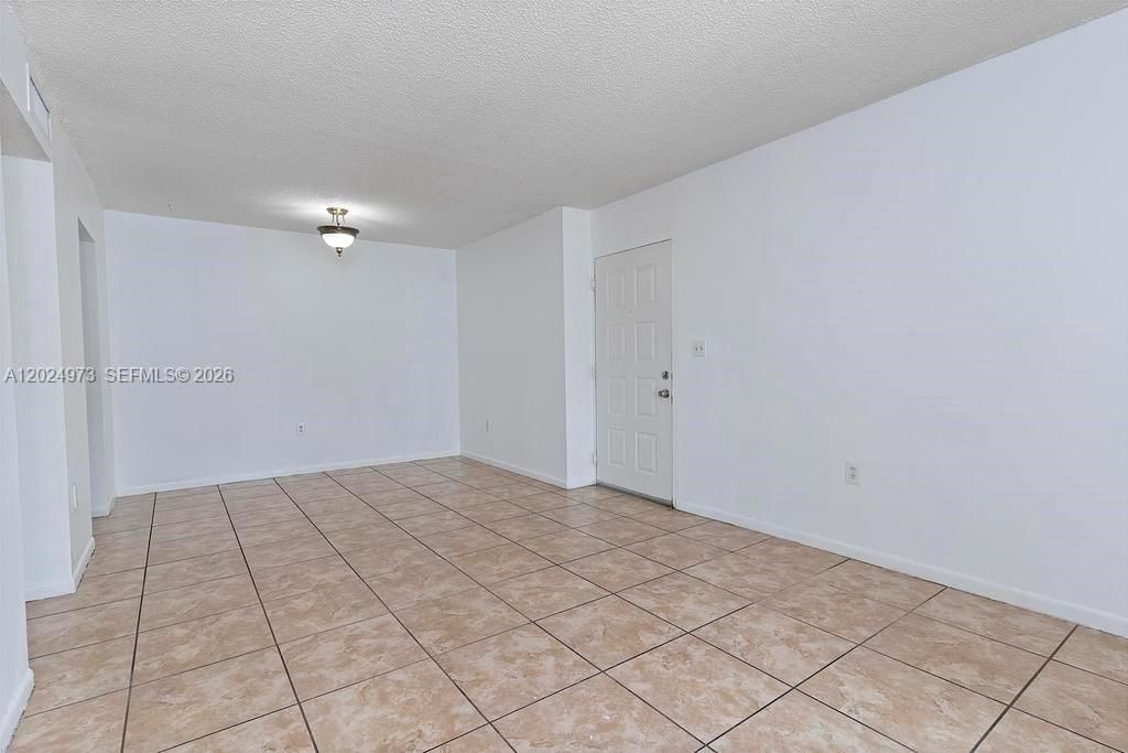 For Rent: $2,600 (3 beds, 2 baths, 994 Square Feet)