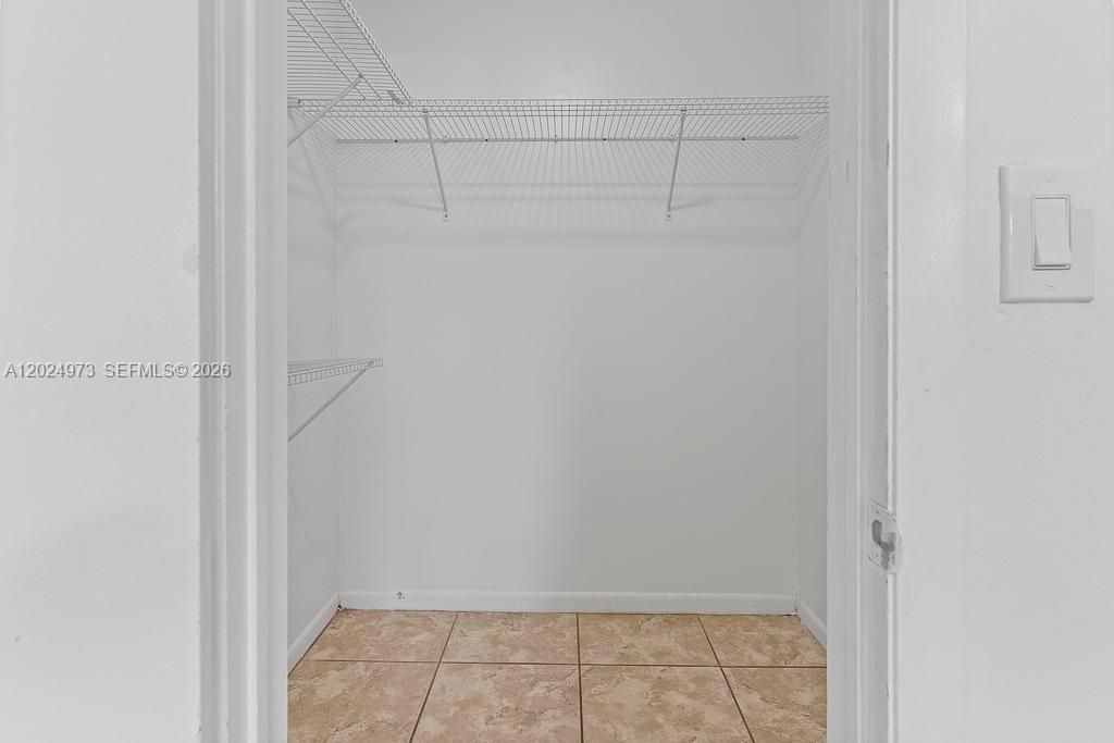 For Rent: $2,600 (3 beds, 2 baths, 994 Square Feet)