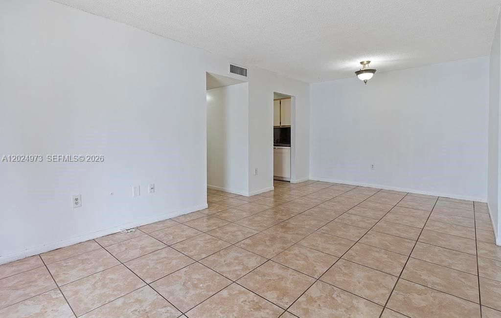 For Rent: $2,600 (3 beds, 2 baths, 994 Square Feet)