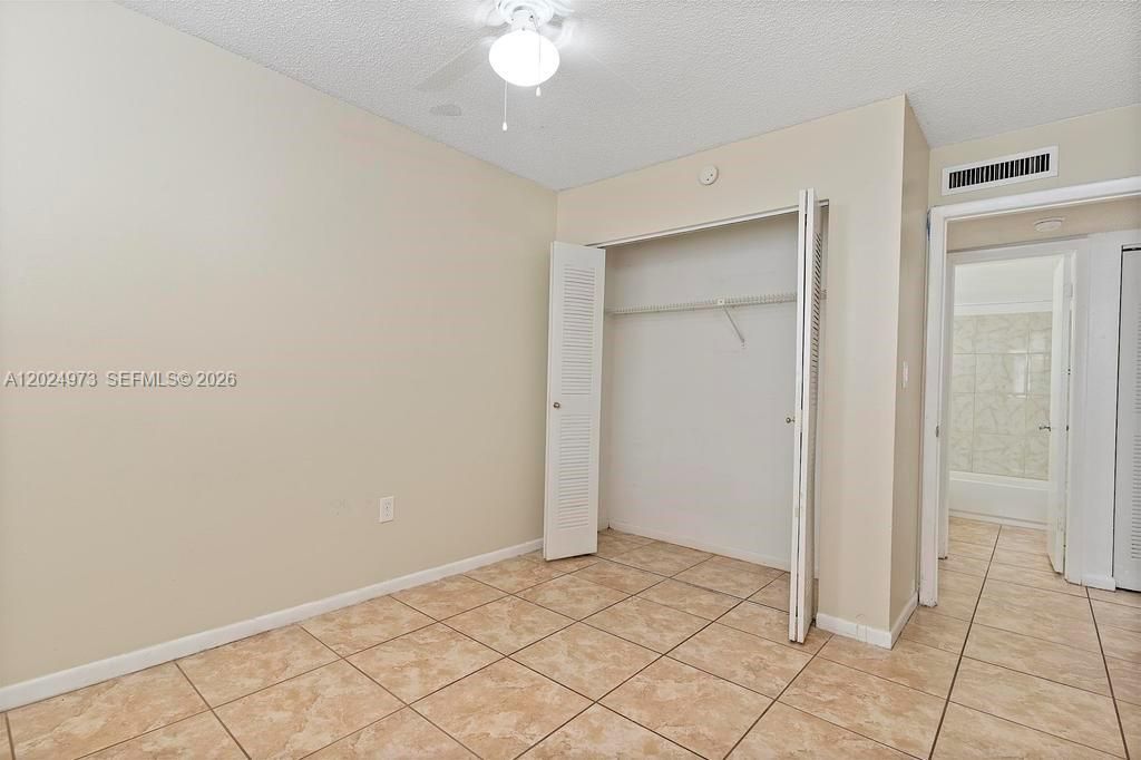 For Rent: $2,600 (3 beds, 2 baths, 994 Square Feet)