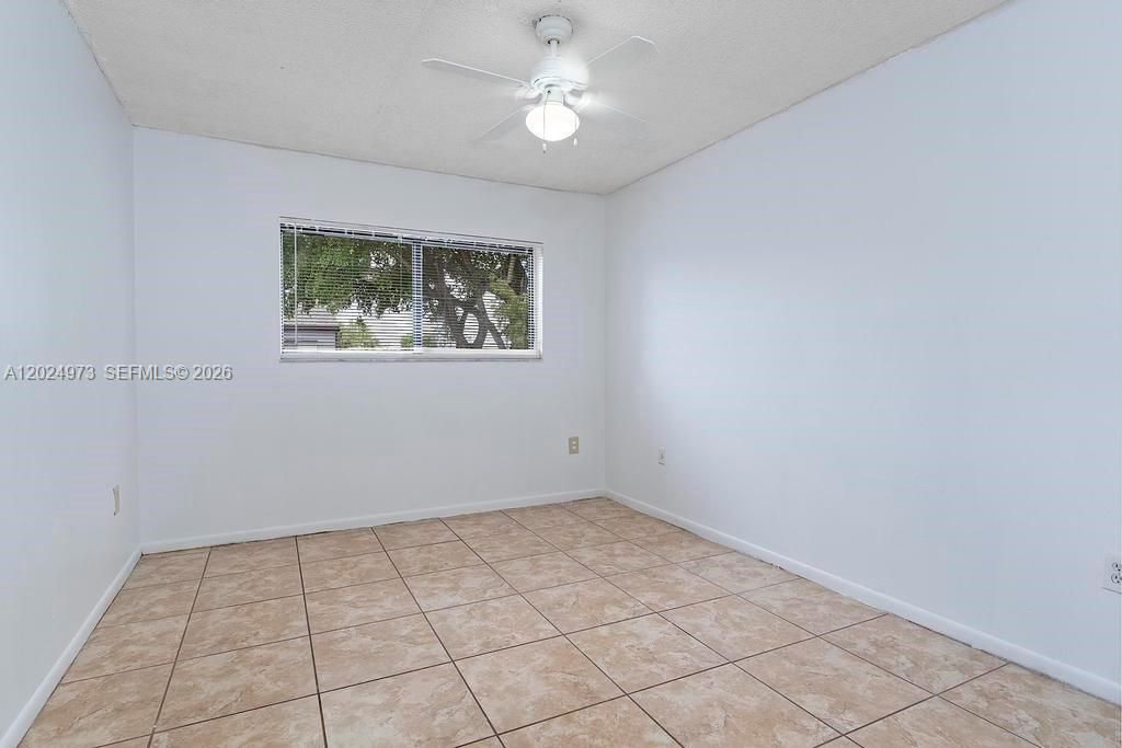 For Rent: $2,600 (3 beds, 2 baths, 994 Square Feet)