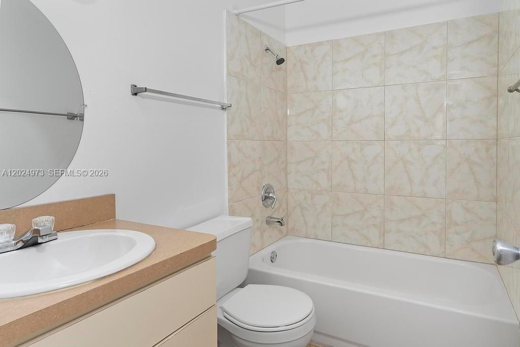 For Rent: $2,600 (3 beds, 2 baths, 994 Square Feet)