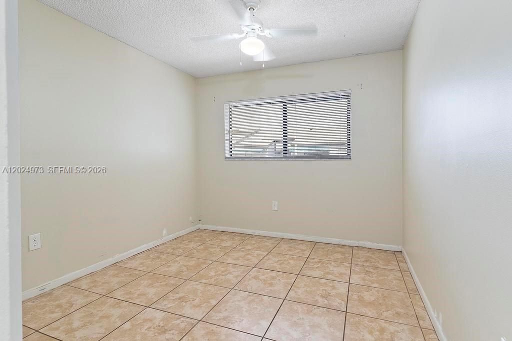 For Rent: $2,600 (3 beds, 2 baths, 994 Square Feet)