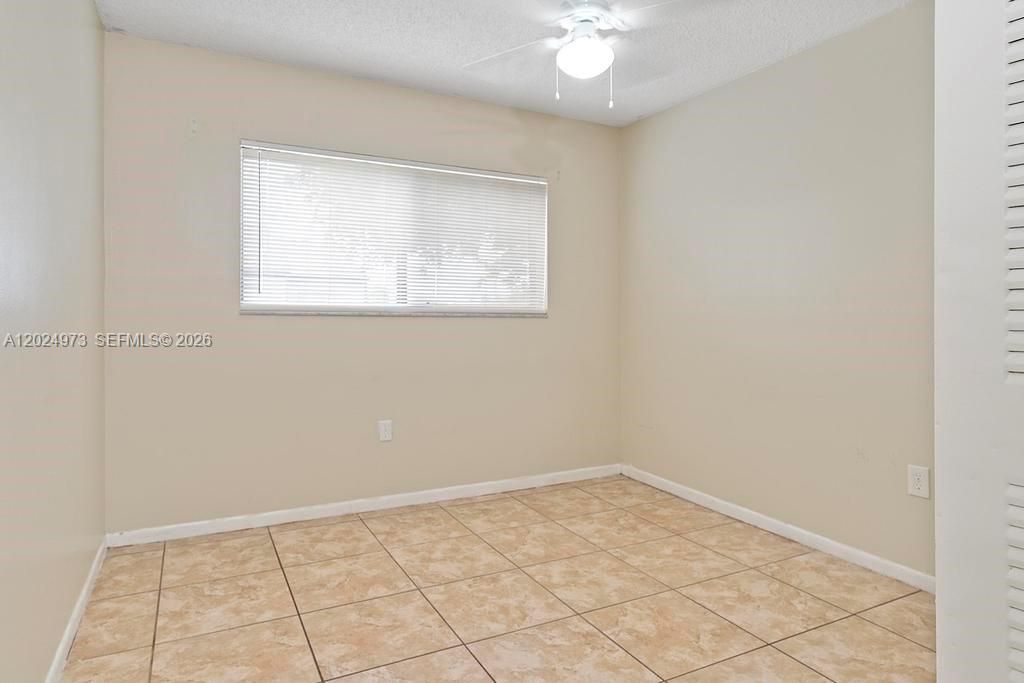 For Rent: $2,600 (3 beds, 2 baths, 994 Square Feet)