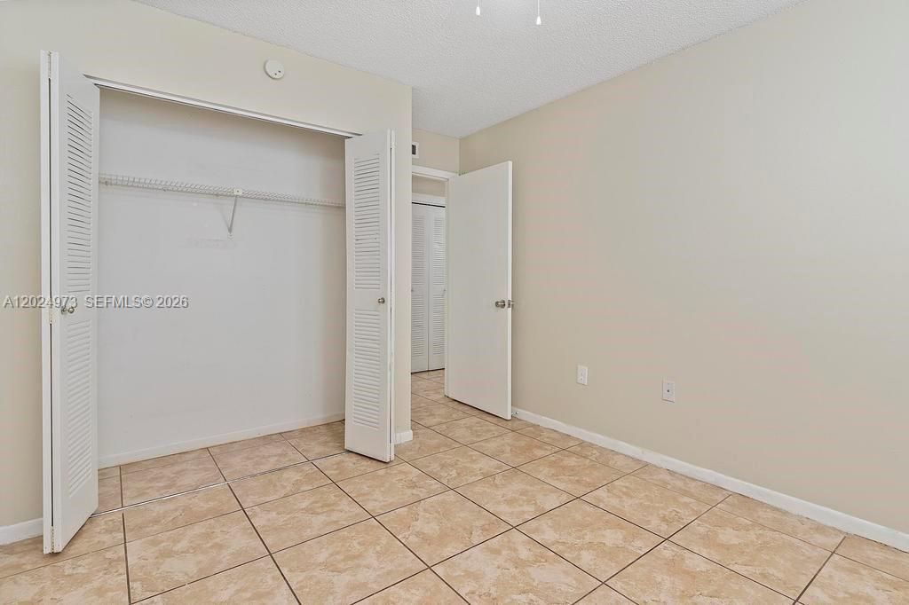 For Rent: $2,600 (3 beds, 2 baths, 994 Square Feet)