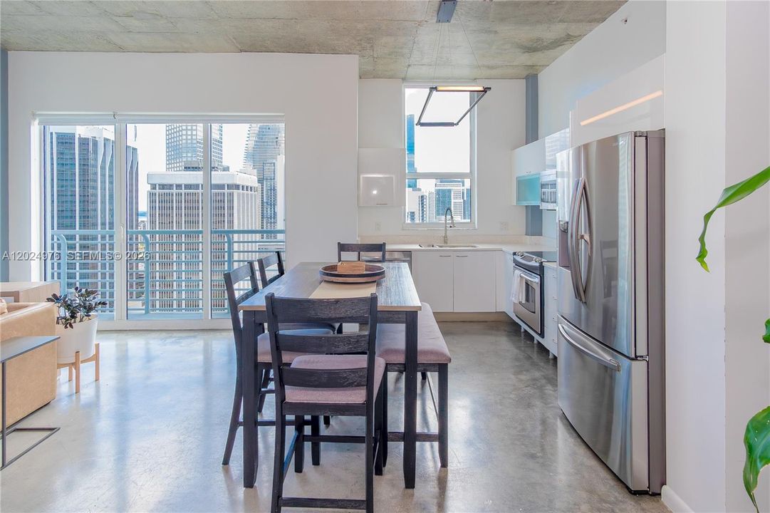 Renovated Kitchen w/ Soft-Close Drawers/Cabinets, Quartz Countertops, and Stainless Steel Appliances