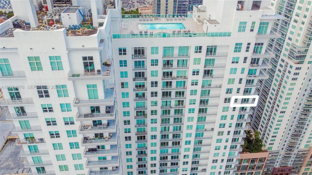 30th Floor Corner Residence w/ views of Bayside Park, Biscayne Bay, Miami Beach, and the Ocean