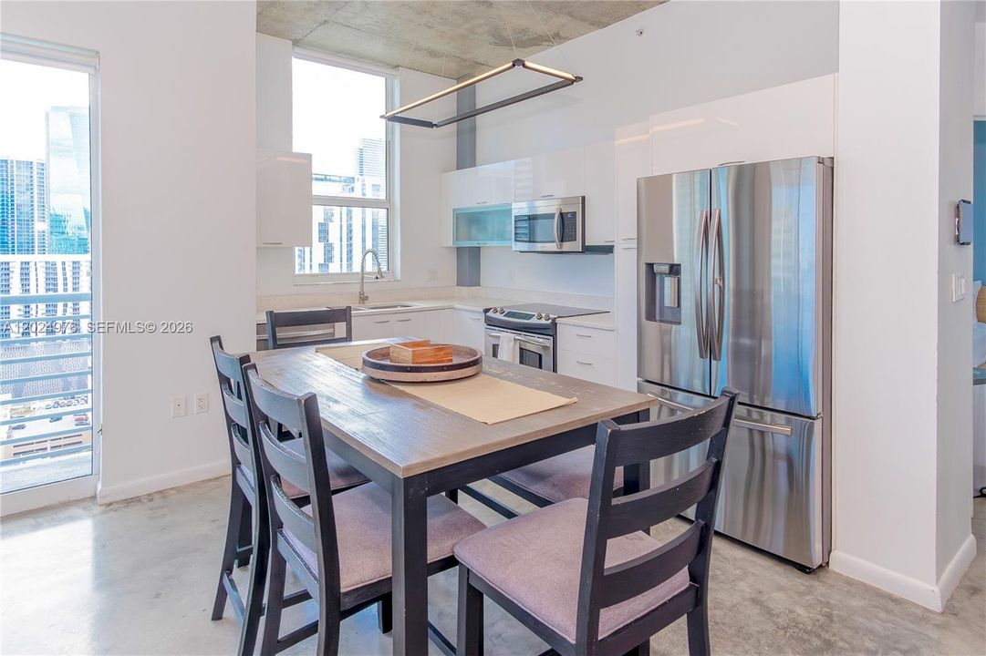 Renovated Kitchen w/ Soft-Close Drawers/Cabinets, Quartz Countertops, and Stainless Steel Appliances