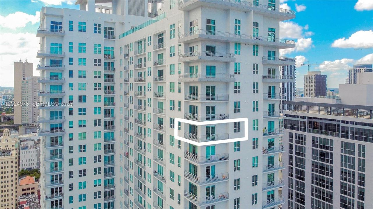 30th Floor Corner Residence w/ views of Bayside Park, Biscayne Bay, Miami Beach, and the Ocean
