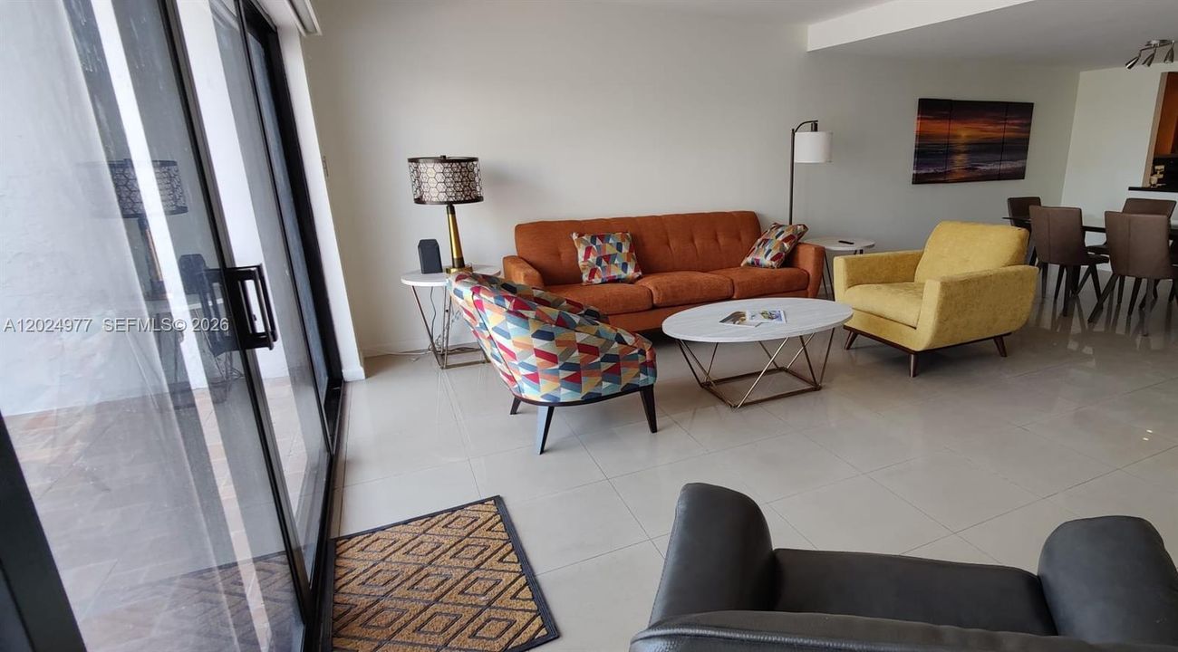В аренду: $3,850 (2 спален, 2 ванн, 1345 Квадратных фут)