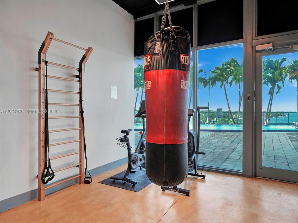 For Sale: $499,000 (1 beds, 1 baths, 761 Square Feet)