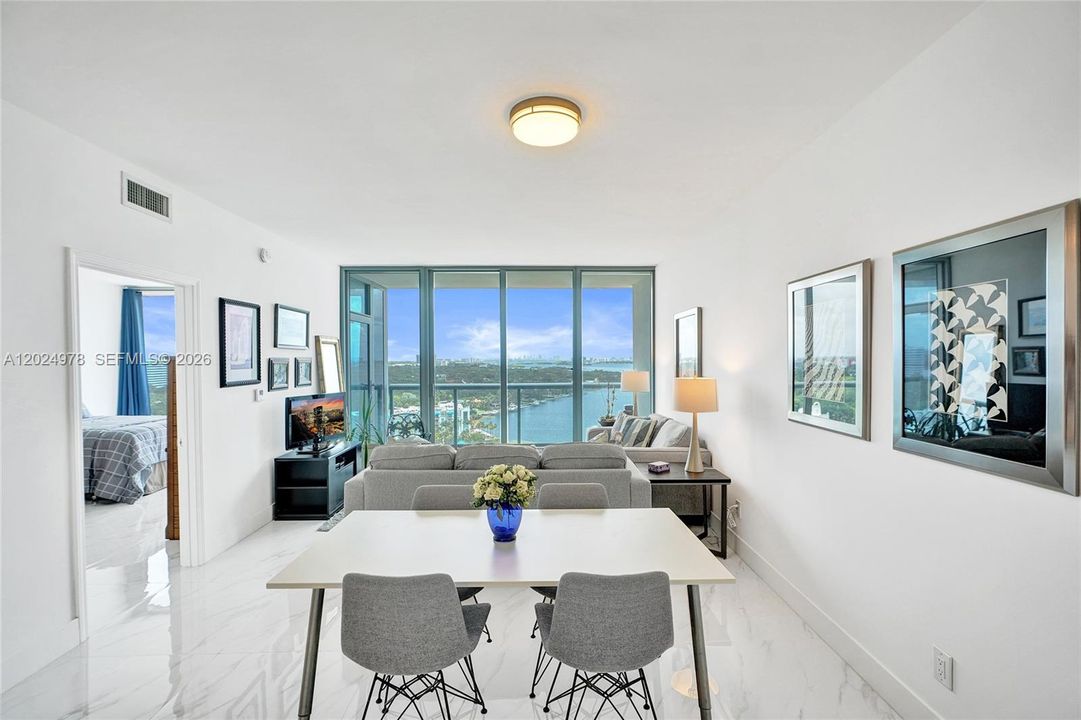 For Sale: $499,000 (1 beds, 1 baths, 761 Square Feet)