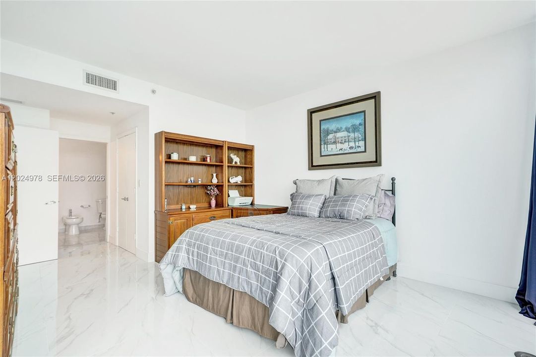 For Sale: $499,000 (1 beds, 1 baths, 761 Square Feet)