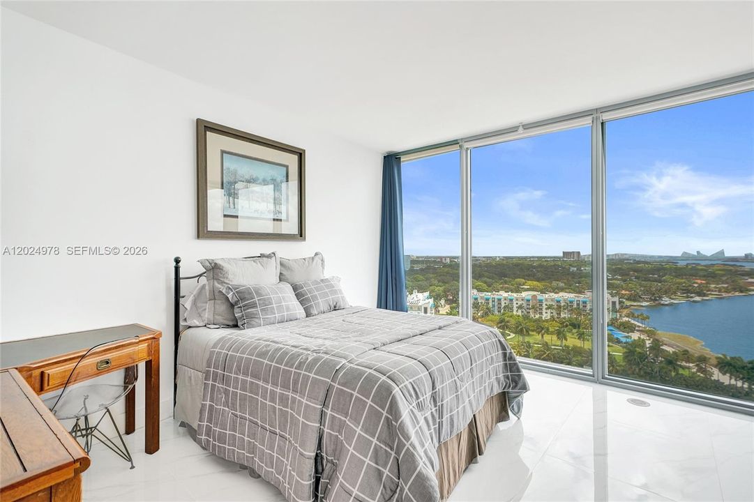 For Sale: $499,000 (1 beds, 1 baths, 761 Square Feet)