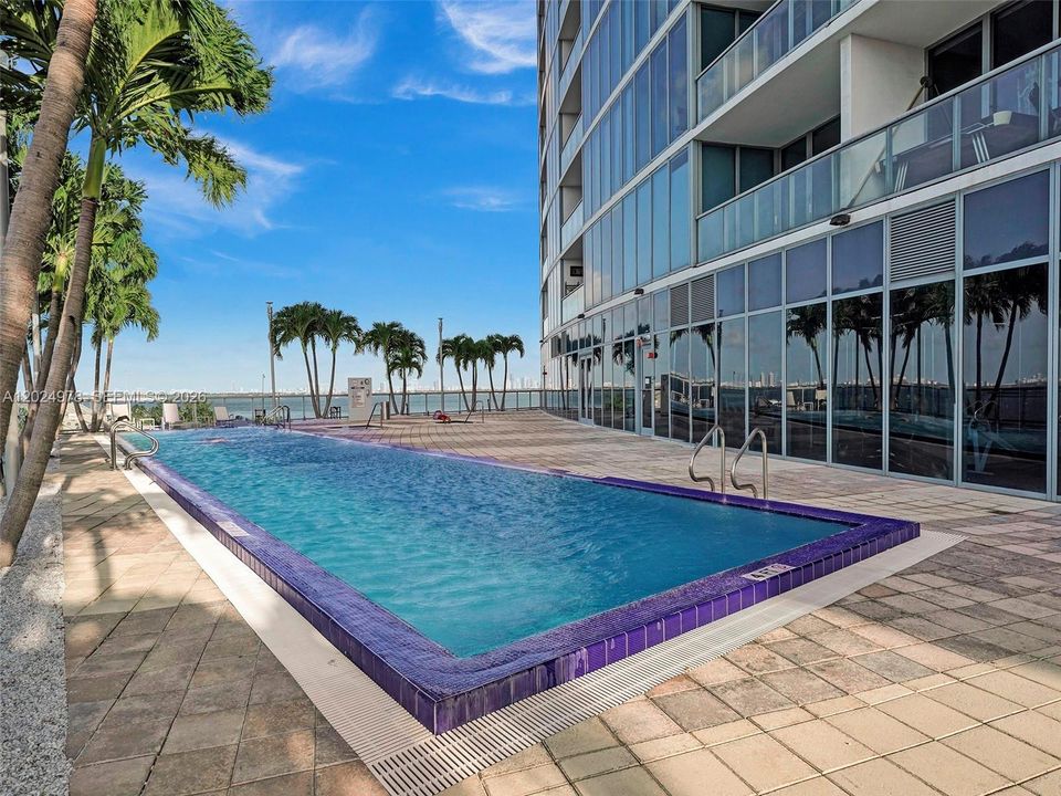 For Sale: $499,000 (1 beds, 1 baths, 761 Square Feet)