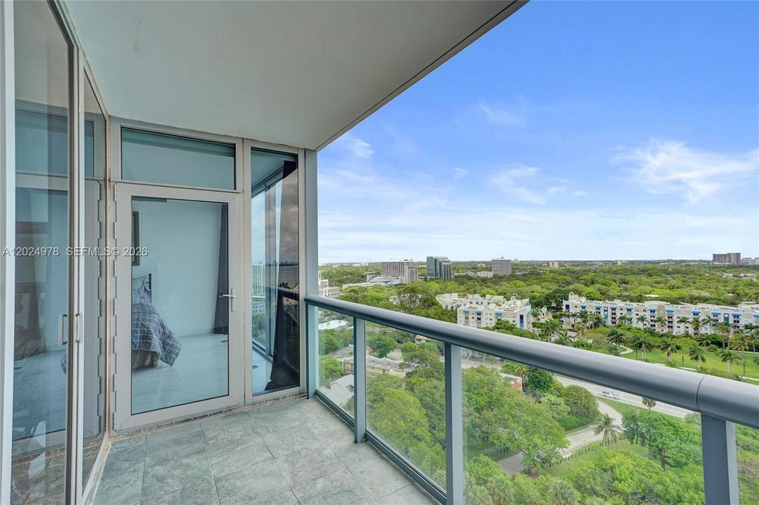 For Sale: $499,000 (1 beds, 1 baths, 761 Square Feet)
