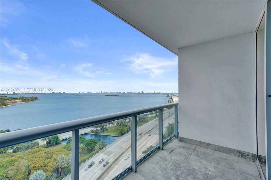 For Sale: $499,000 (1 beds, 1 baths, 761 Square Feet)