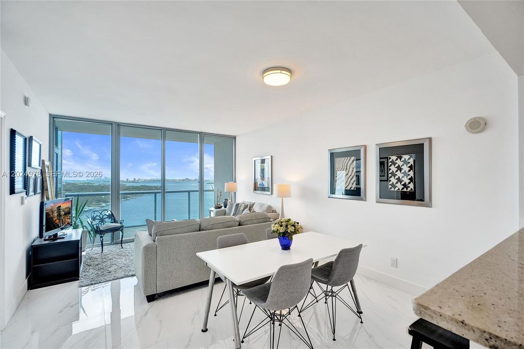 For Sale: $499,000 (1 beds, 1 baths, 761 Square Feet)