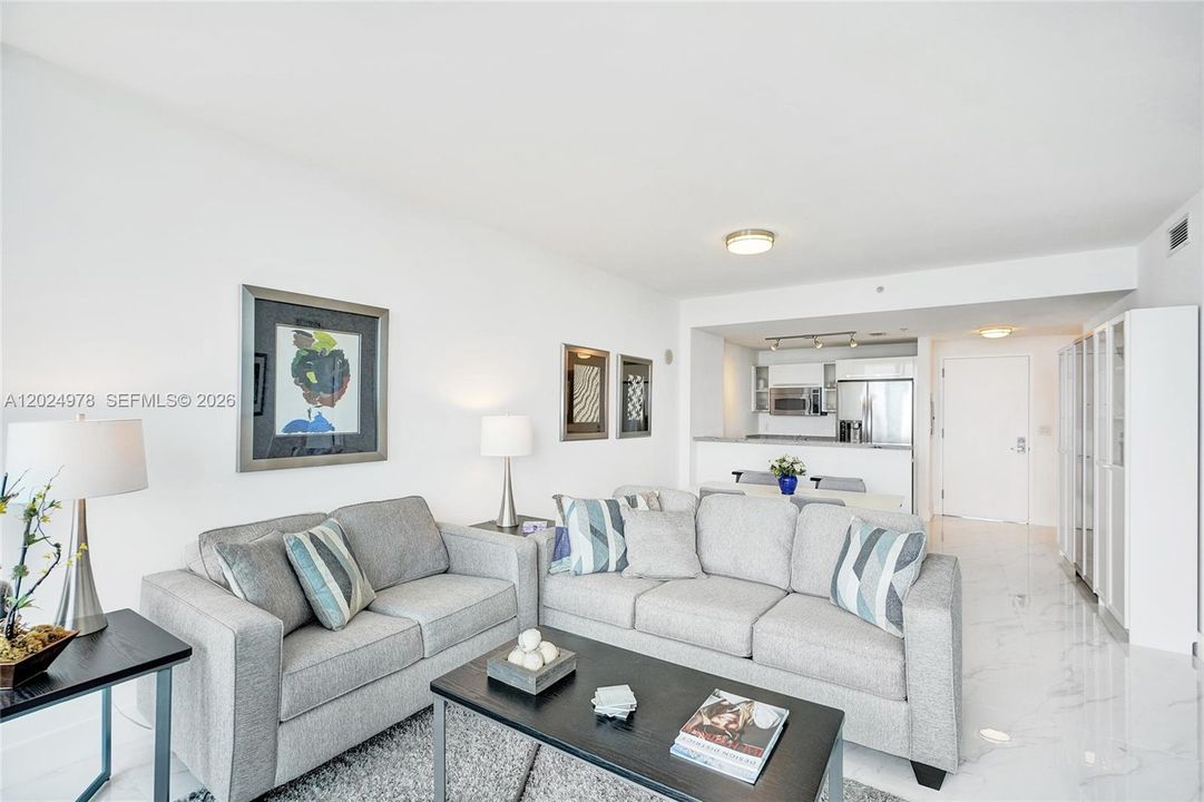 For Sale: $499,000 (1 beds, 1 baths, 761 Square Feet)