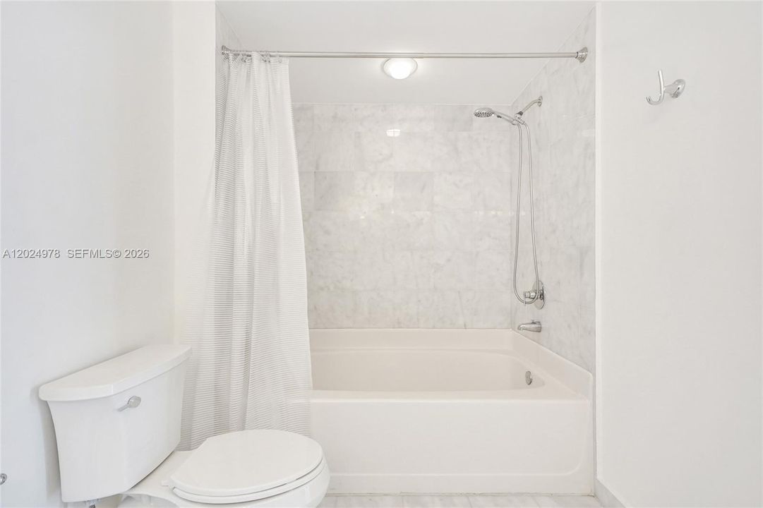 For Sale: $499,000 (1 beds, 1 baths, 761 Square Feet)