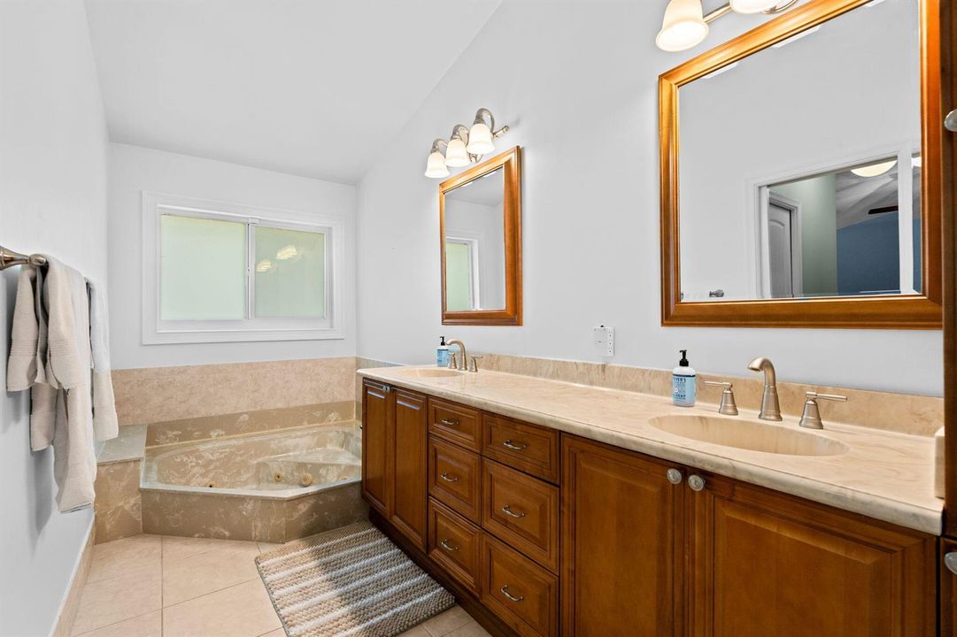 25-web-or-mls-A7406970