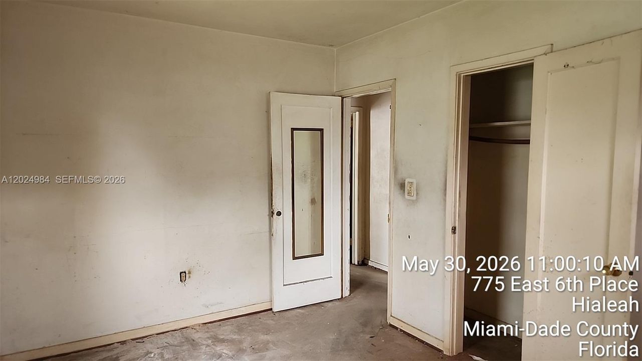 For Sale: $300,000 (2 beds, 1 baths, 936 Square Feet)