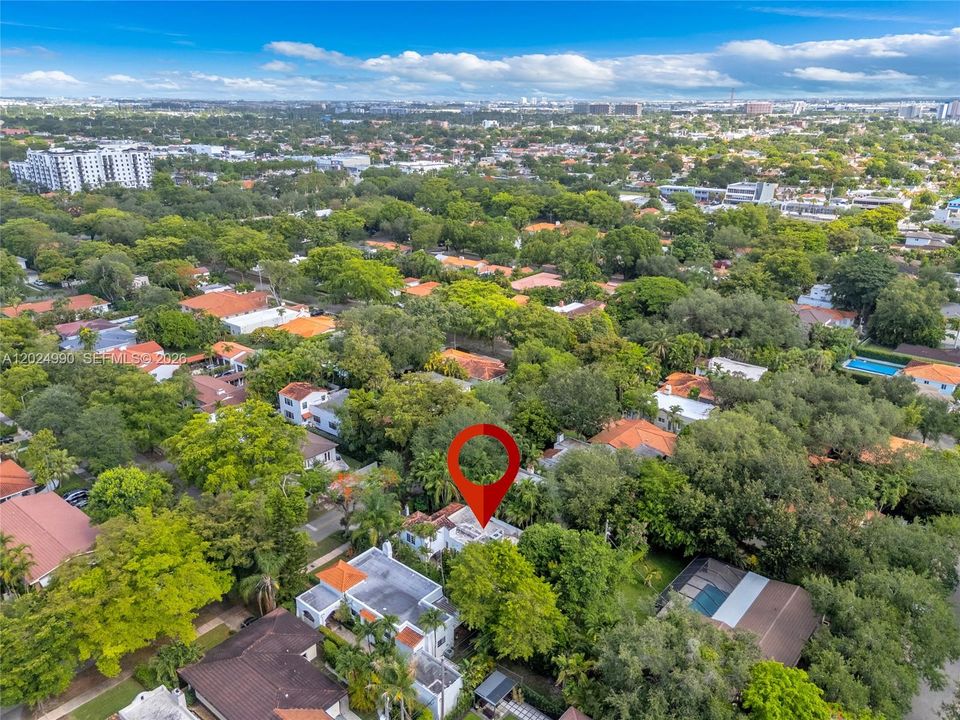 На продажу: $1,600,000 (3 спален, 2 ванн, 2000 Квадратных фут)