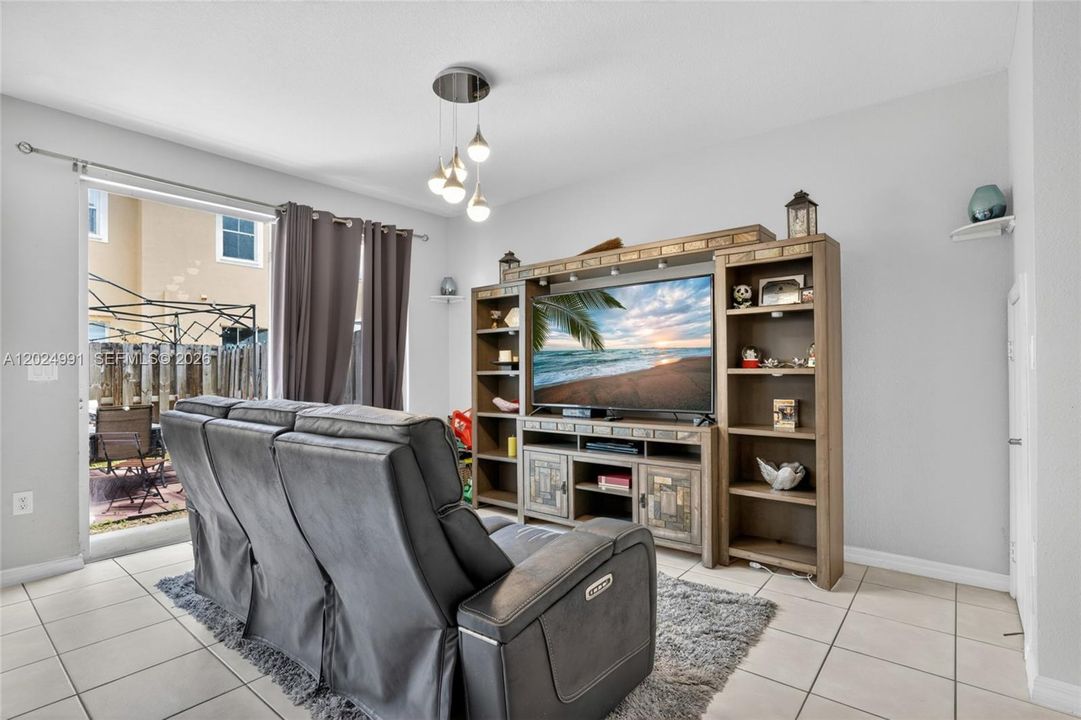 En Venta: $530,000 (3 camas, 2 baños, 1770 Pies cuadrados)