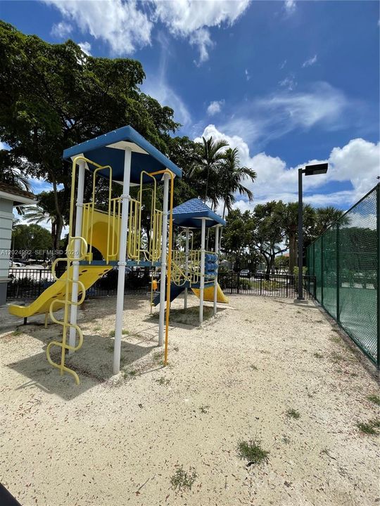 For Rent: $2,300 (2 beds, 2 baths, 1000 Square Feet)