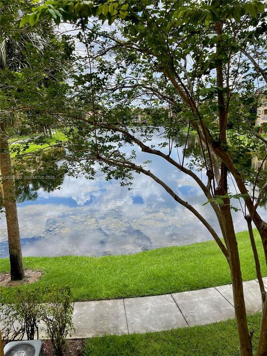 For Rent: $2,300 (2 beds, 2 baths, 1000 Square Feet)
