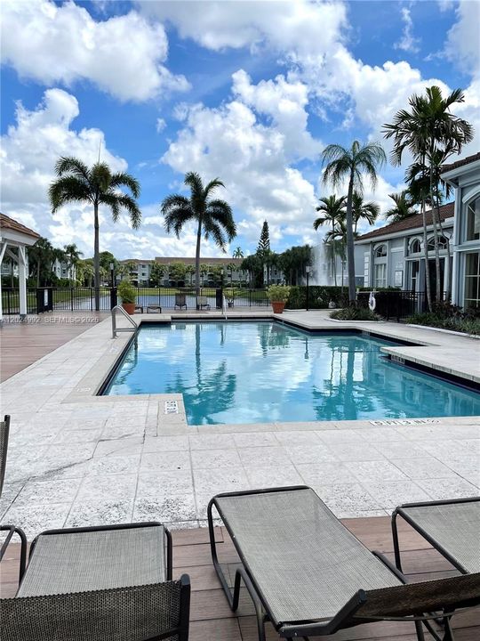 For Rent: $2,300 (2 beds, 2 baths, 1000 Square Feet)