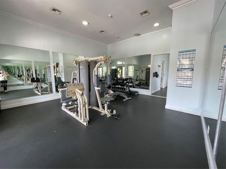For Rent: $2,300 (2 beds, 2 baths, 1000 Square Feet)