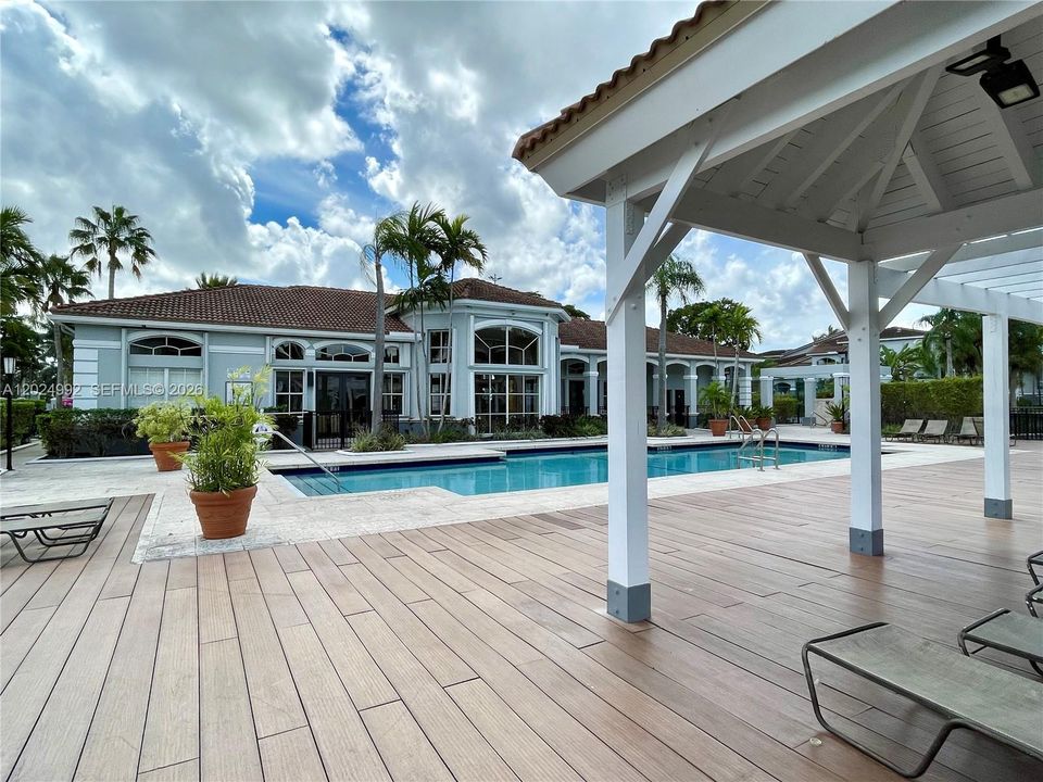For Rent: $2,300 (2 beds, 2 baths, 1000 Square Feet)