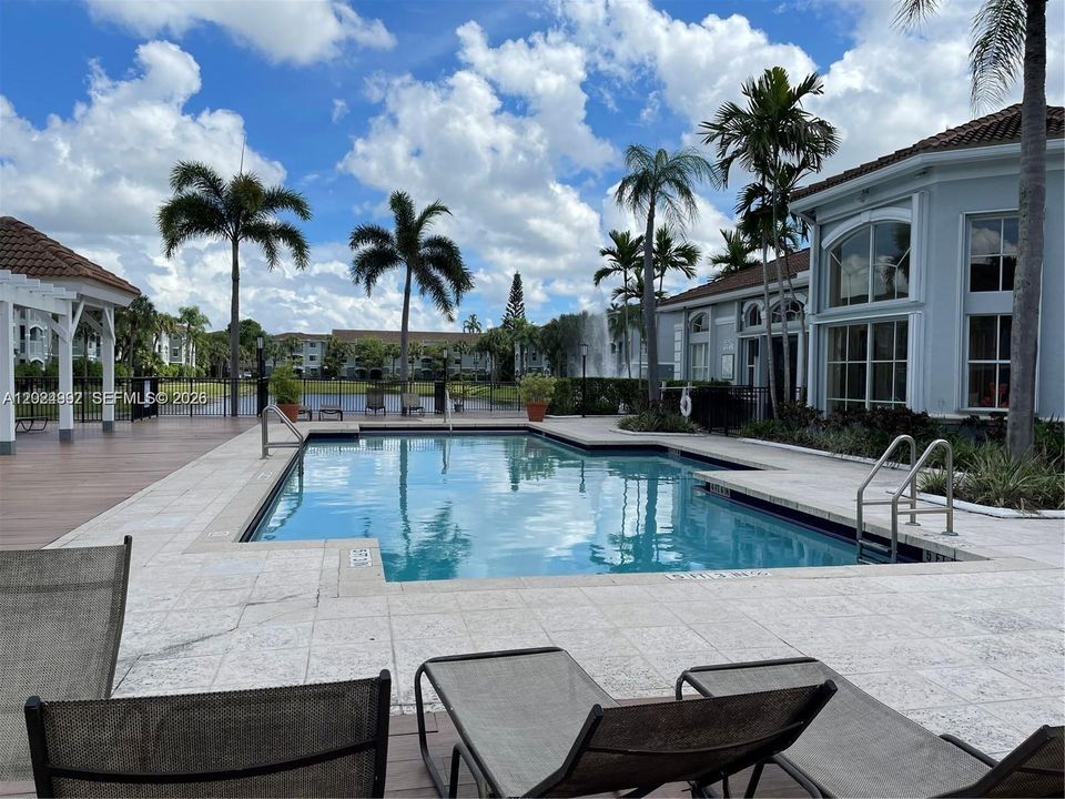 For Rent: $2,300 (2 beds, 2 baths, 1000 Square Feet)