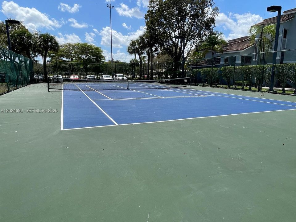 For Rent: $2,300 (2 beds, 2 baths, 1000 Square Feet)
