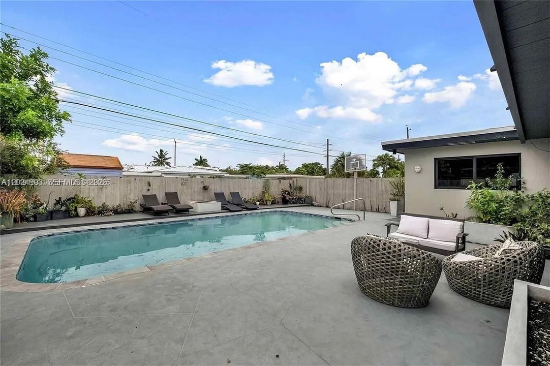 For Sale: $655,000 (3 beds, 2 baths, 1660 Square Feet)