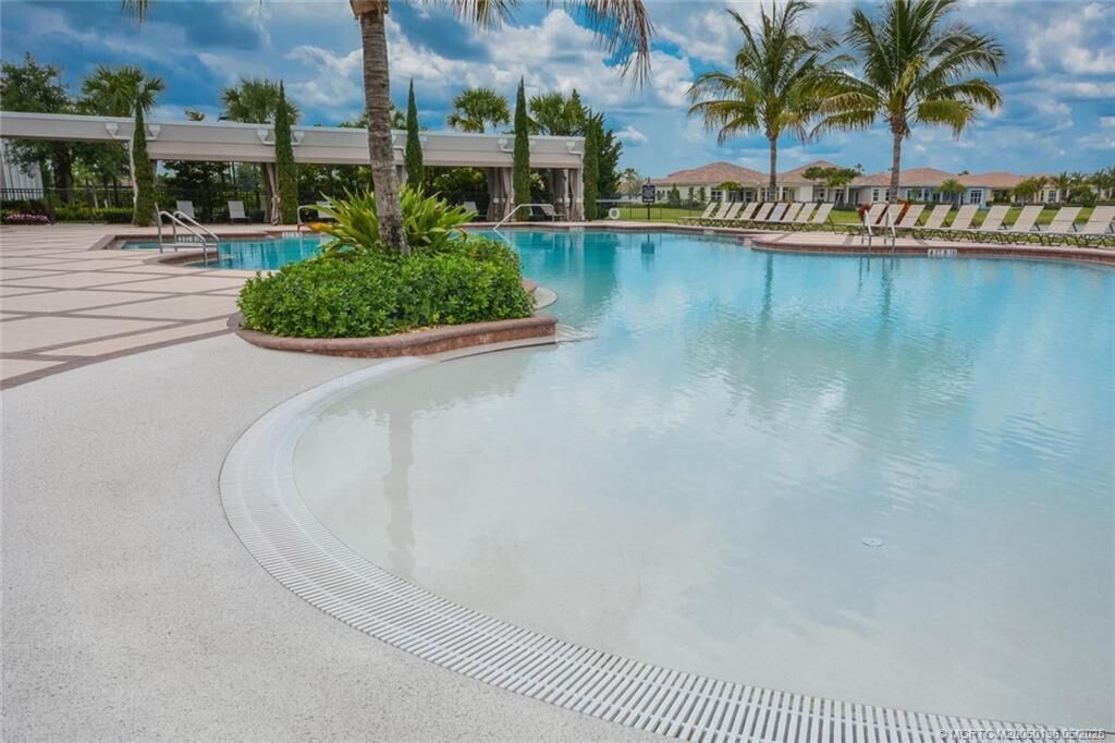beach entry pool