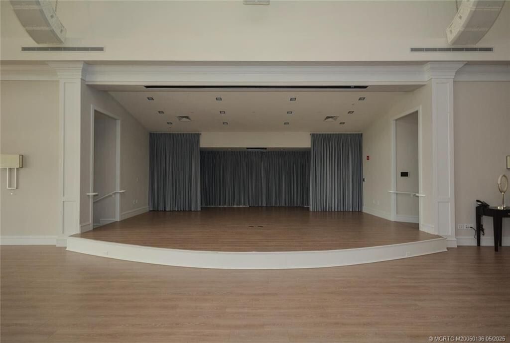 club house 4