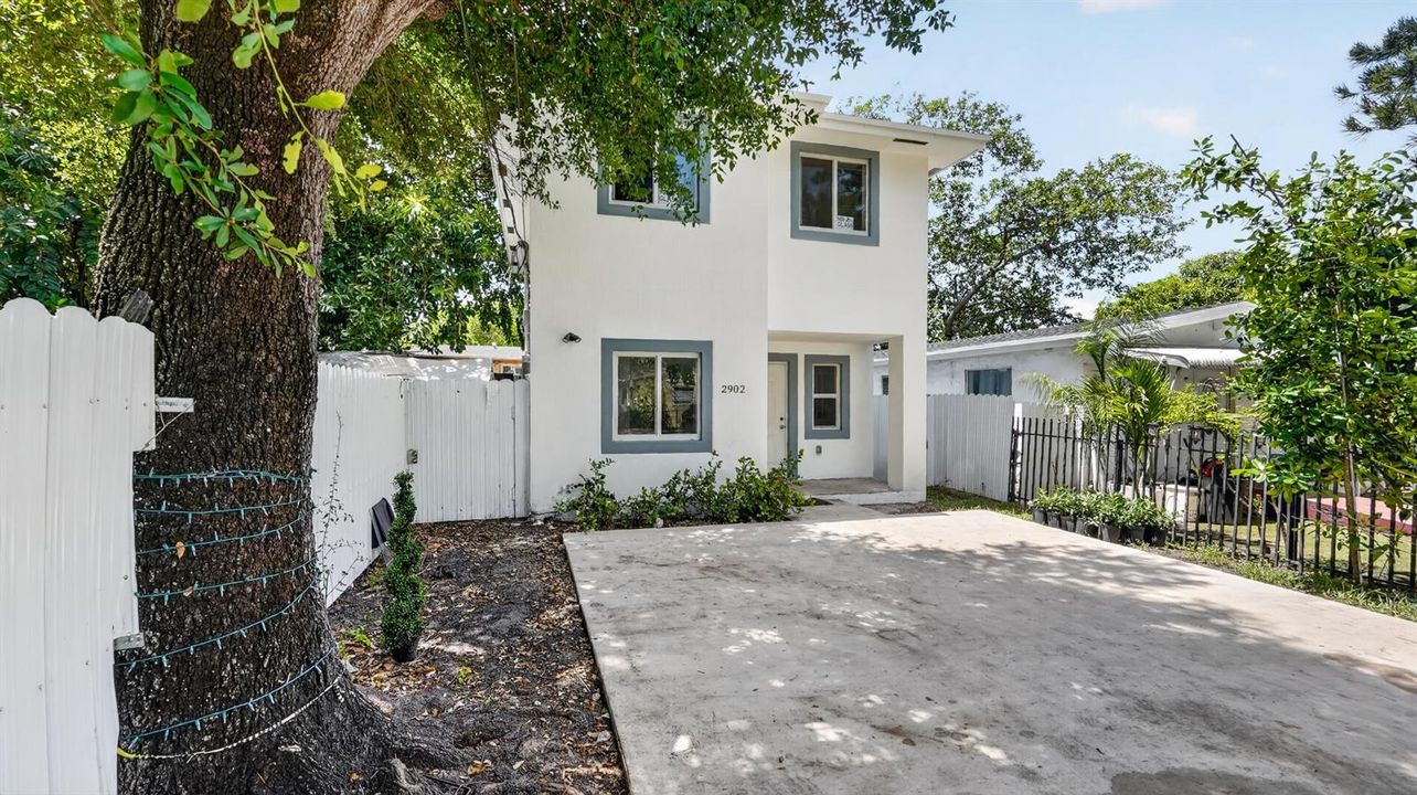02-2902-NW-44th-St-Miami-WindowStill